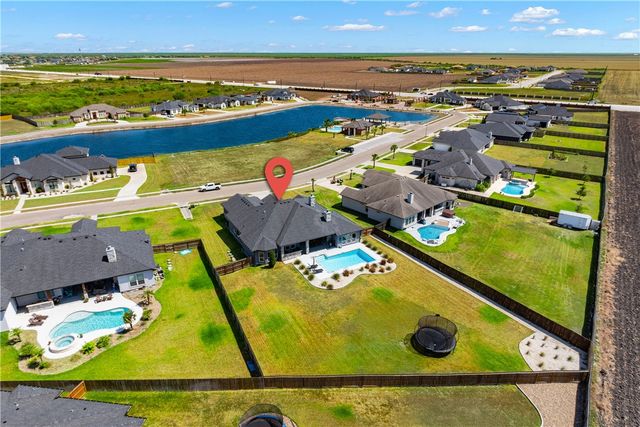 1933 Magnolia Falls Dr, Corpus Christi, TX 78415