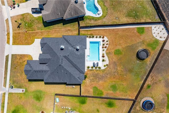 1933 Magnolia Falls Dr, Corpus Christi, TX 78415