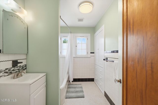 3025 Sherbrooke Road, Toledo, OH 43606