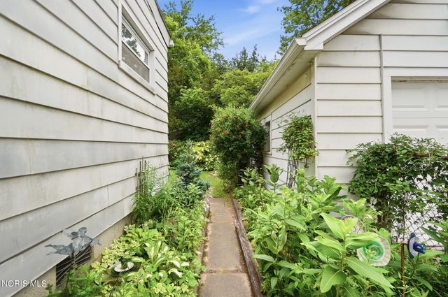 3025 Sherbrooke Road, Toledo, OH 43606