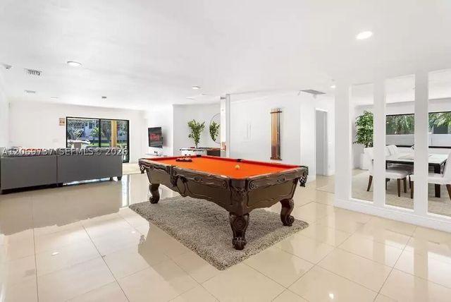 437 Holiday Dr, Hallandale Beach, FL 33009