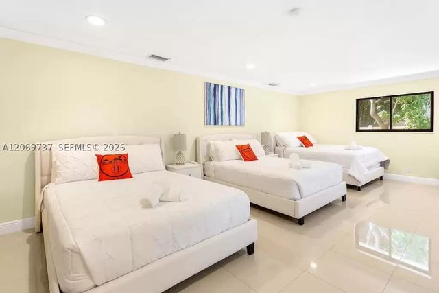 437 Holiday Dr, Hallandale Beach, FL 33009