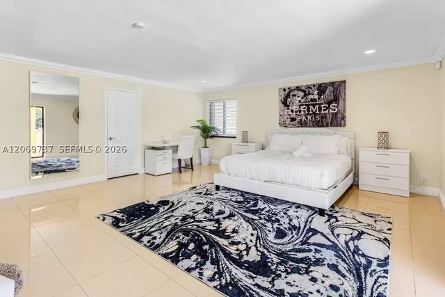 437 Holiday Dr, Hallandale Beach, FL 33009