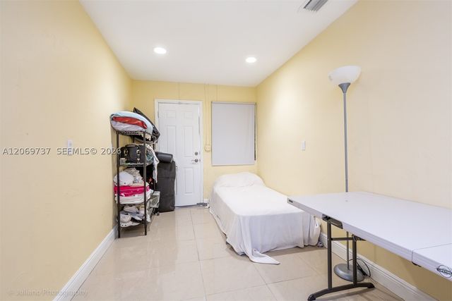 437 Holiday Dr, Hallandale Beach, FL 33009