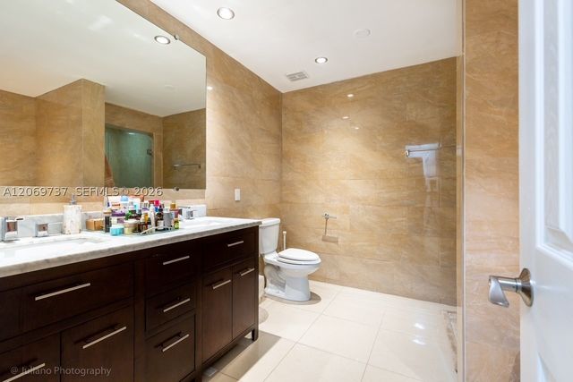 437 Holiday Dr, Hallandale Beach, FL 33009