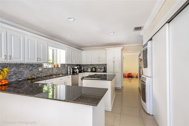 437 Holiday Dr, Hallandale Beach, FL 33009