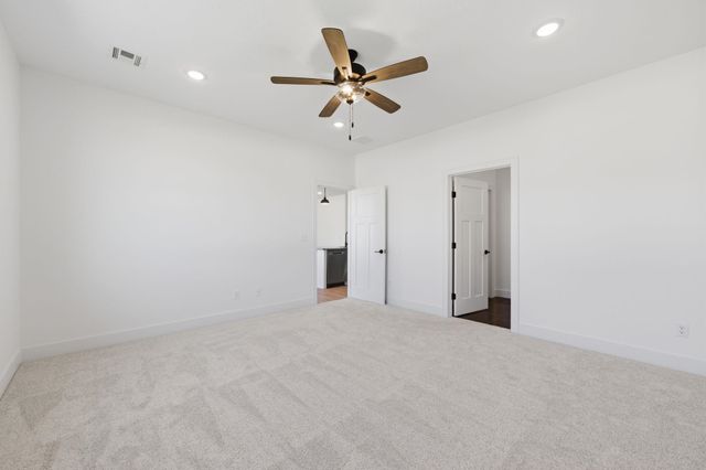 514 E Elmwood St, Park City, KS 67147