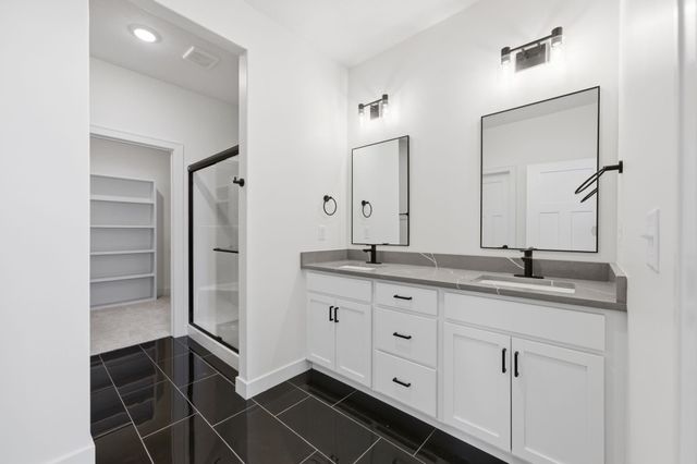 514 E Elmwood St, Park City, KS 67147