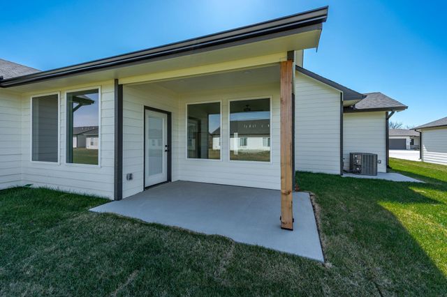 514 E Elmwood St, Park City, KS 67147