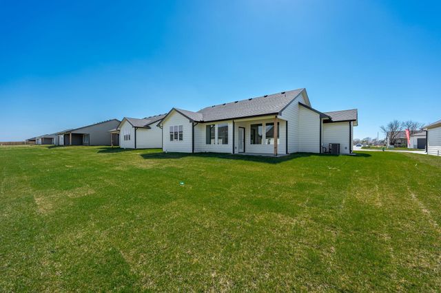 514 E Elmwood St, Park City, KS 67147