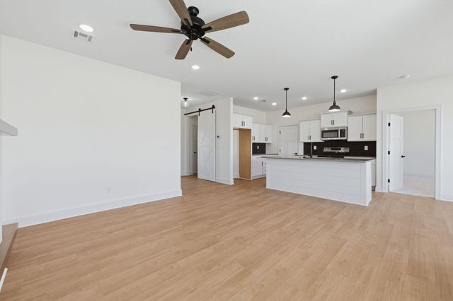 514 E Elmwood St, Park City, KS 67147