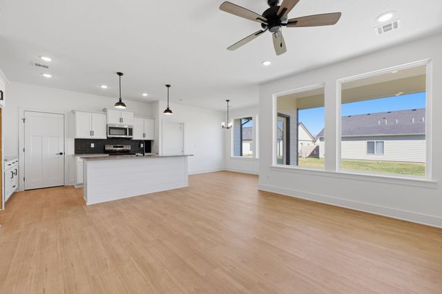 514 E Elmwood St, Park City, KS 67147