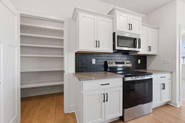 514 E Elmwood St, Park City, KS 67147