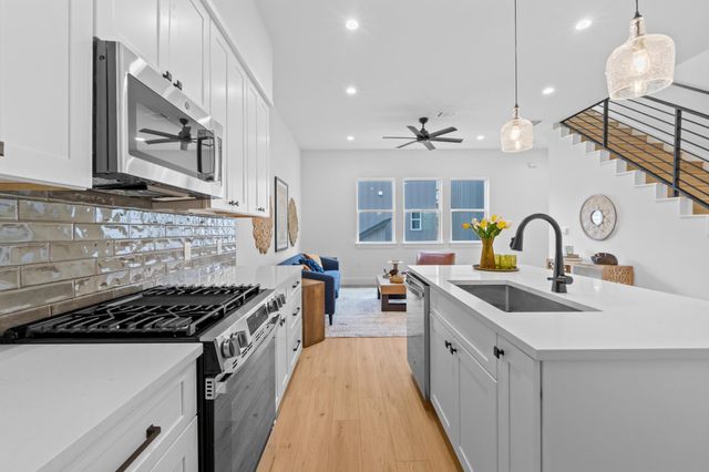 909 Calle Limon 2, Austin, TX 78702