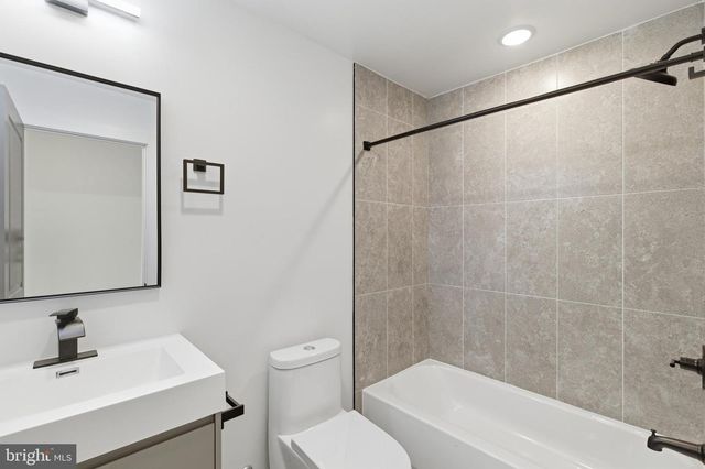 1032 W ORLEANS ST, Philadelphia, PA 19133