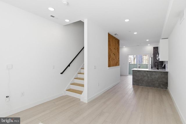 1032 W ORLEANS ST, Philadelphia, PA 19133
