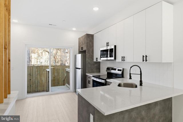 1032 W ORLEANS ST, Philadelphia, PA 19133