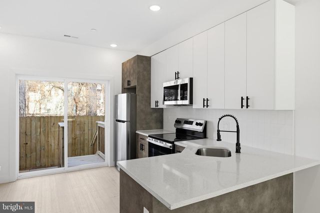 1032 W ORLEANS ST, Philadelphia, PA 19133