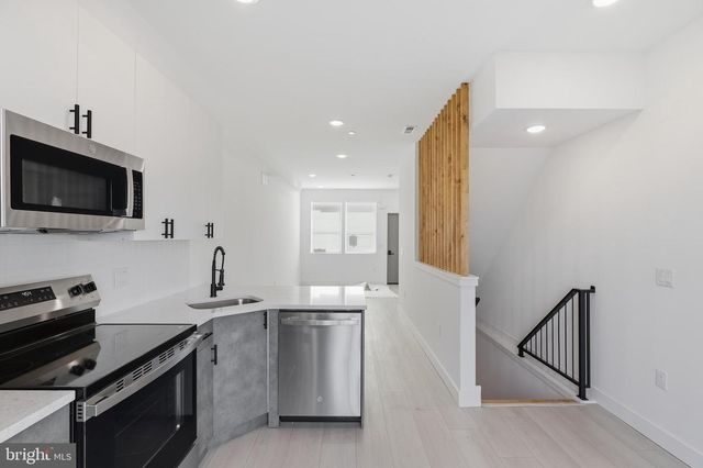 1032 W ORLEANS ST, Philadelphia, PA 19133