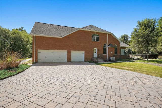 83 Saint Andrews Lane, Hopewell Junction, NY 12533