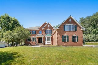 83 Saint Andrews Lane, Hopewell Junction, NY 12533