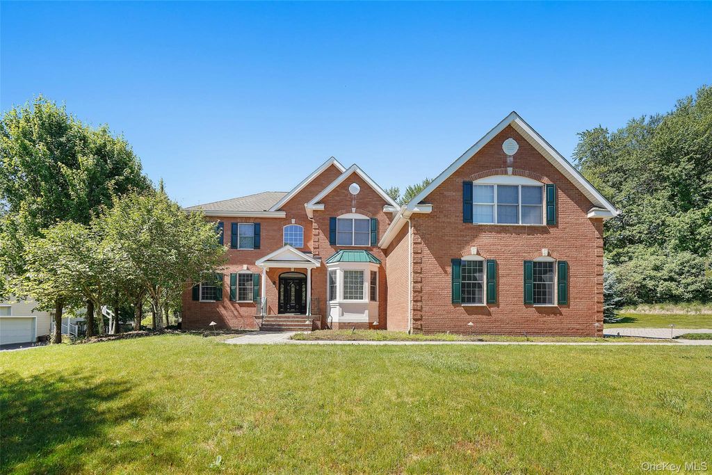 83 Saint Andrews Lane, Hopewell Junction, NY 12533