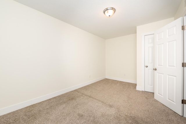 406 Russell Avenue N, Minneapolis, MN 55405