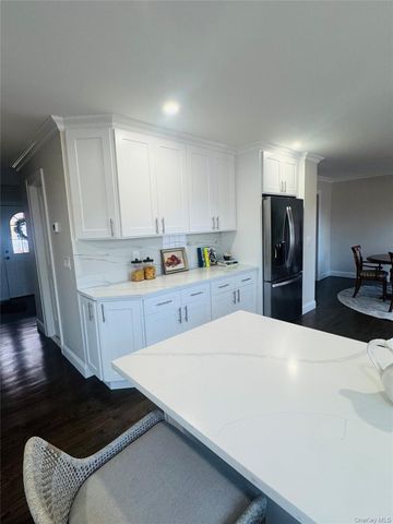 11 Elm Street, Islip, NY 11751