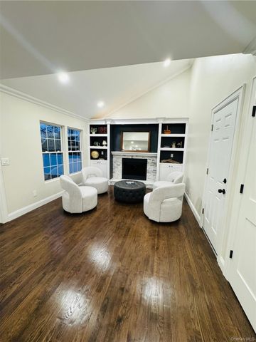 11 Elm Street, Islip, NY 11751