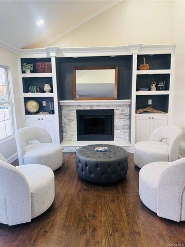 11 Elm Street, Islip, NY 11751