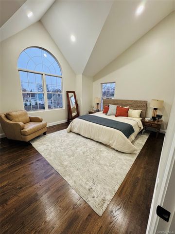 11 Elm Street, Islip, NY 11751