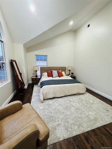 11 Elm Street, Islip, NY 11751