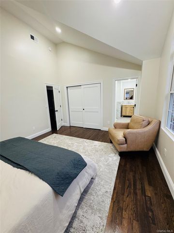 11 Elm Street, Islip, NY 11751