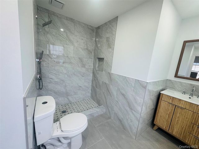 11 Elm Street, Islip, NY 11751