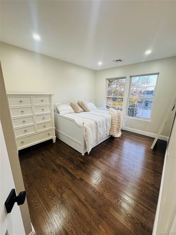 11 Elm Street, Islip, NY 11751