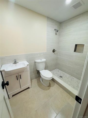 11 Elm Street, Islip, NY 11751