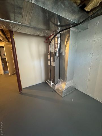 11 Elm Street, Islip, NY 11751