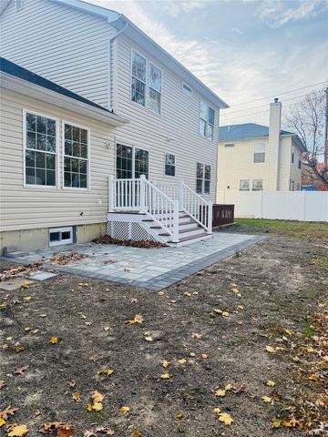 11 Elm Street, Islip, NY 11751