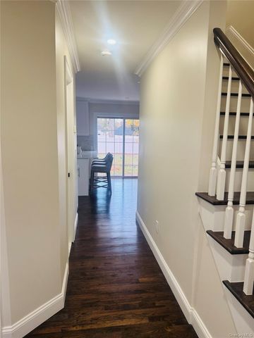 11 Elm Street, Islip, NY 11751