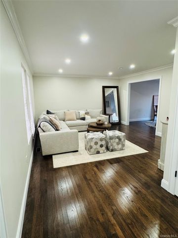 11 Elm Street, Islip, NY 11751