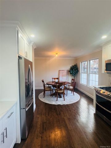 11 Elm Street, Islip, NY 11751