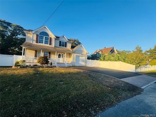 11 Elm Street, Islip, NY 11751
