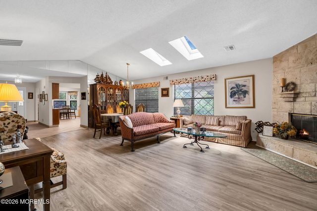 4 Hampton Drive, Marlboro, NJ 07746