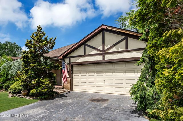 4 Hampton Drive, Marlboro, NJ 07746