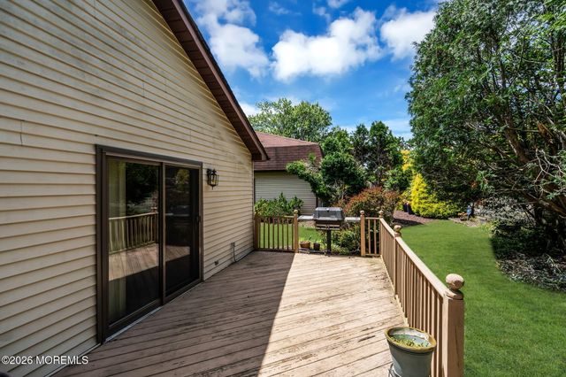 4 Hampton Drive, Marlboro, NJ 07746