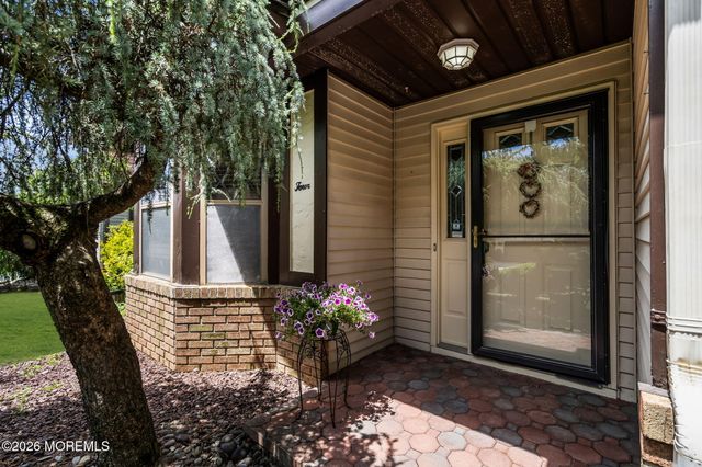 4 Hampton Drive, Marlboro, NJ 07746