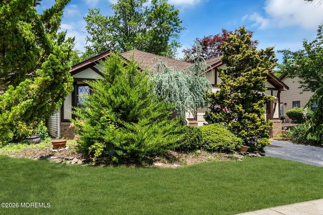 4 Hampton Drive, Marlboro, NJ 07746