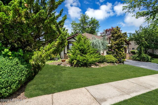 4 Hampton Drive, Marlboro, NJ 07746