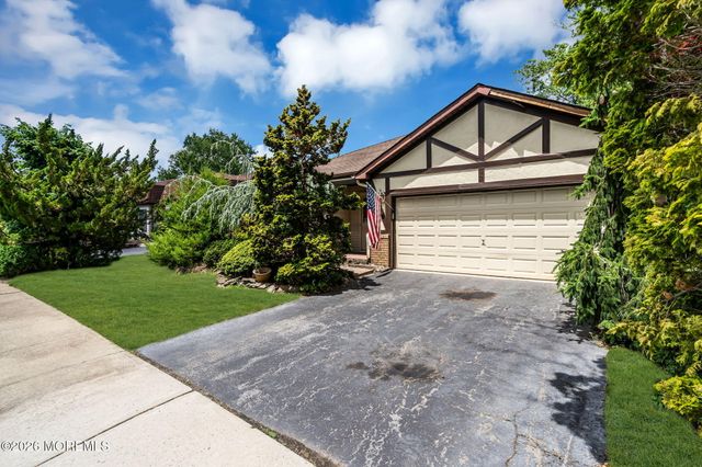 4 Hampton Drive, Marlboro, NJ 07746