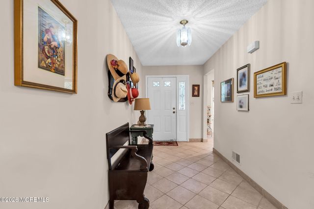4 Hampton Drive, Marlboro, NJ 07746